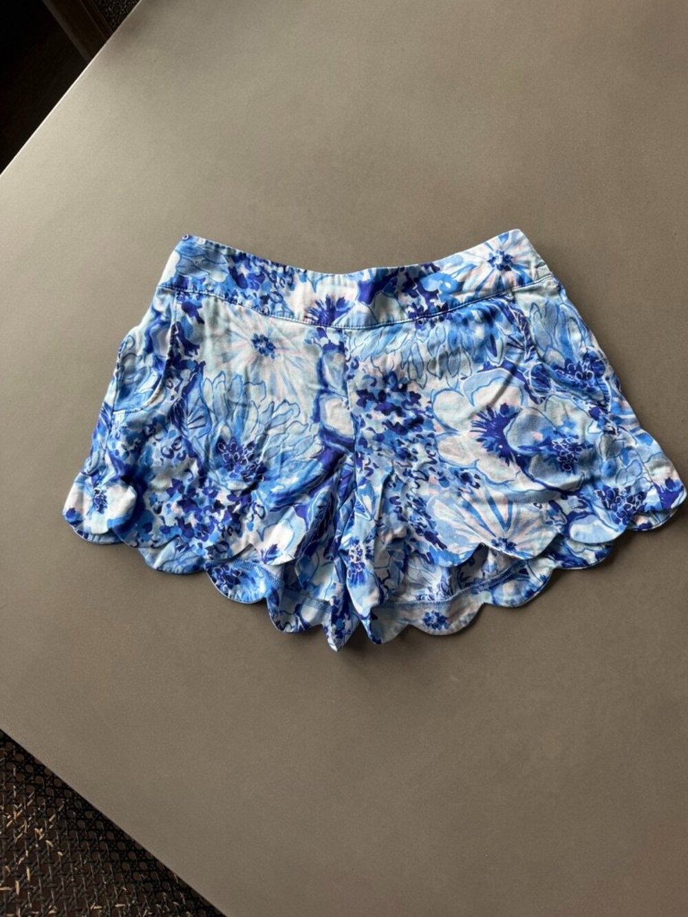 Lilly Pulitzer Dahlia Shorts 4" — Catch and Keep Blue Floral (Size S) - EUC